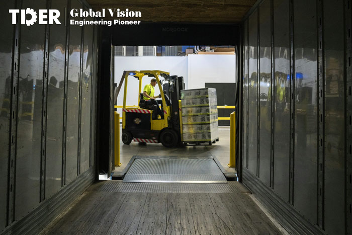 详情图6-Driving to Zero-Carbon Ports How Europes Logistics Leads with Electric Forklifts.jpg