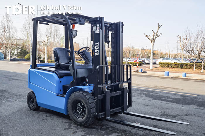 详情图5-Driving to Zero-Carbon Ports How Europes Logistics Leads with Electric Forklifts.jpg