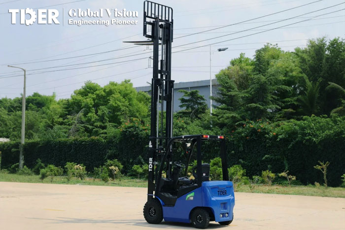 详情图4-Driving to Zero-Carbon Ports How Europes Logistics Leads with Electric Forklifts.jpg
